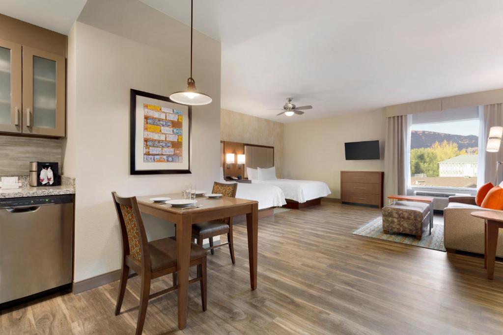 Room image 5